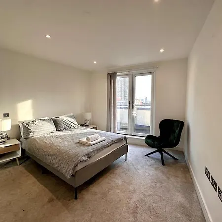 Royal London Gateway Apartment Exterior photo